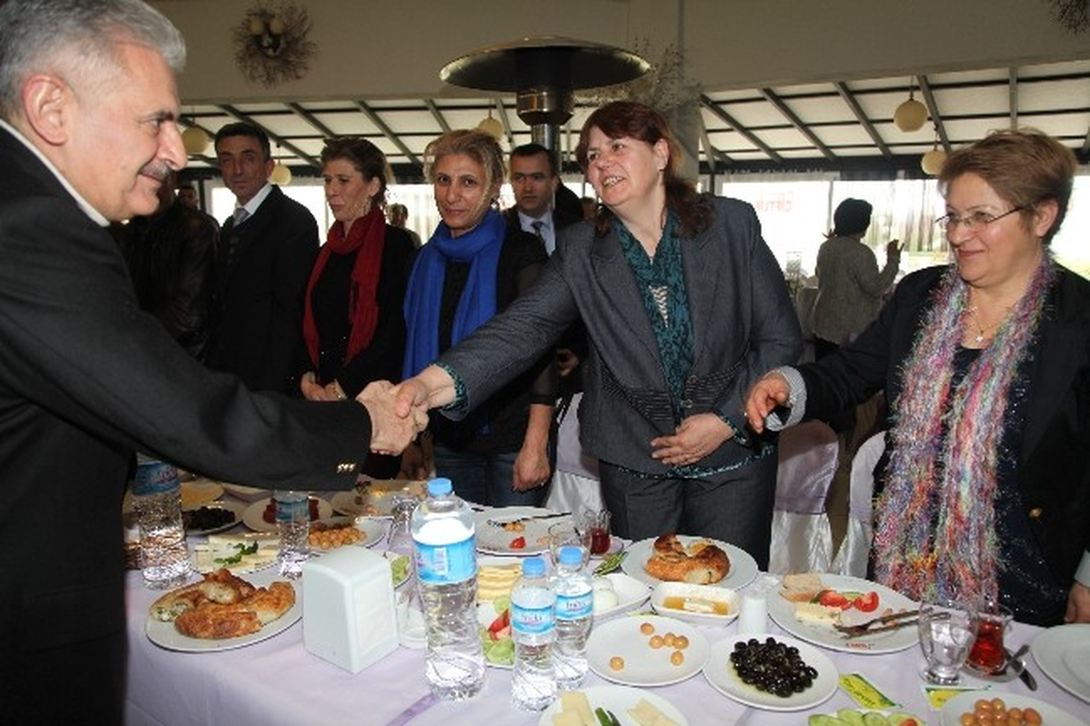 Ak Partili Yıldırım Projelerinin İzmir\'i Kapsadığını Söyledi