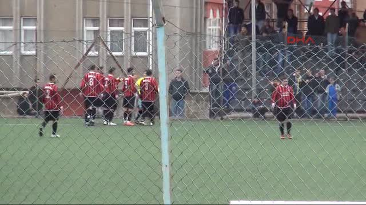 Amatör Maçtaki Olayda 2 Futbolcu Sopa ile Yaralandı
