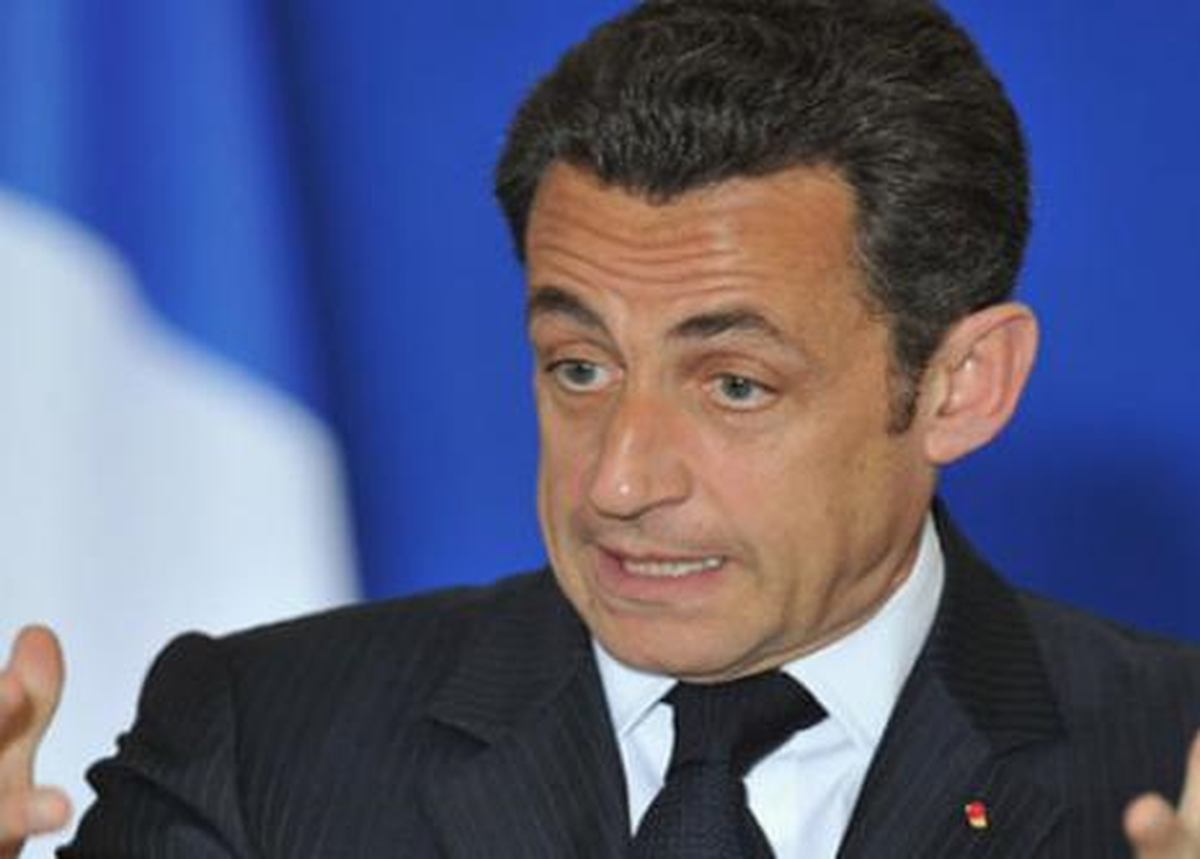 Eski Fransa Cumhurbaşkanı Sarkozy\'nin Telefonlarının Dinlenmesi
