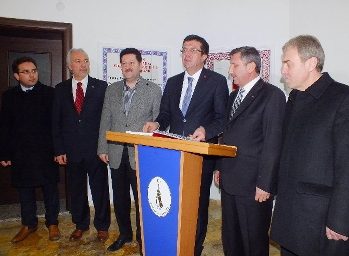 Bakan Nihat Zeybekci: "3 Dönem İçin Tabandan Gelen İstek Değerlendirilmeli"