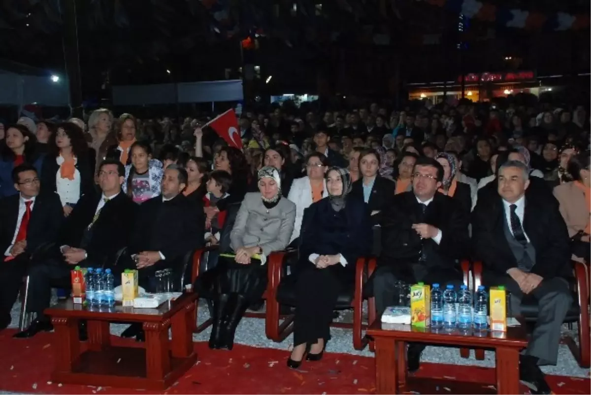 Bakan Zeybekci, Didim\'de Kadınların Sevincine Ortak Oldu