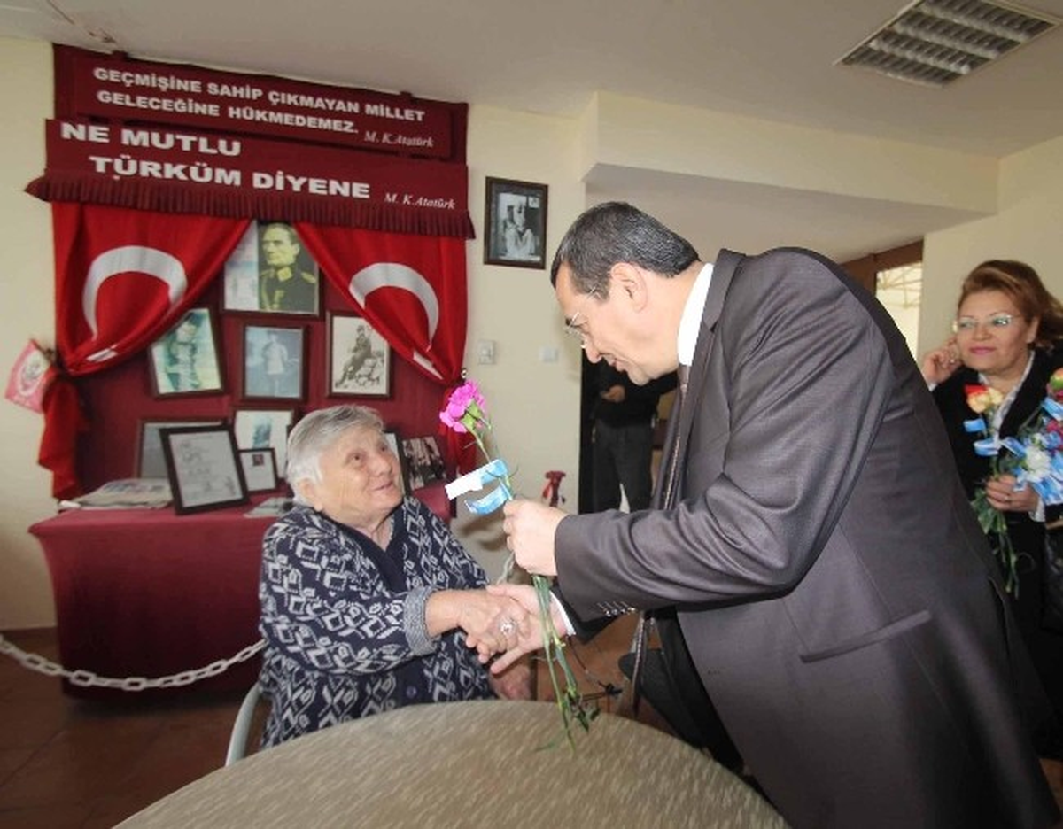Başkan Batur, Yaşlıları Sevindirdi
