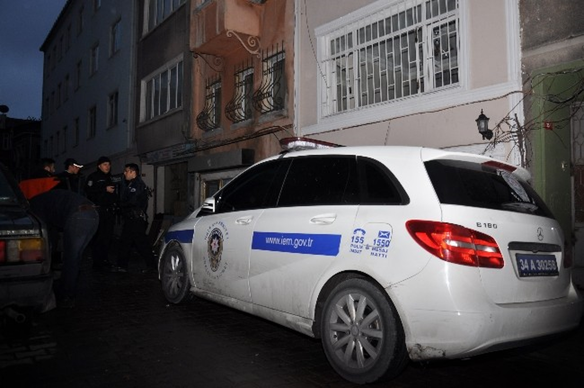 Beyoğlu\'nda İki Kişi Başından Tabancayla Vurularak Öldürüldü