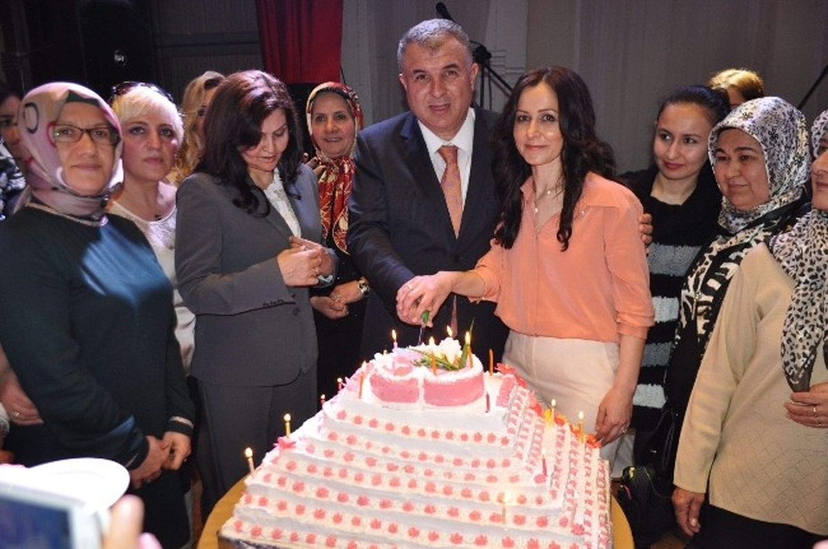 Cihan Bulut, 8 Mart\'ı Kadınlara Ayırdı...