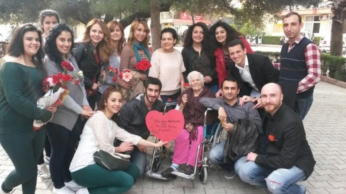 Dinamik Fikirler Kulübü\'nden Yaşlılara Anlamlı Ziyaret