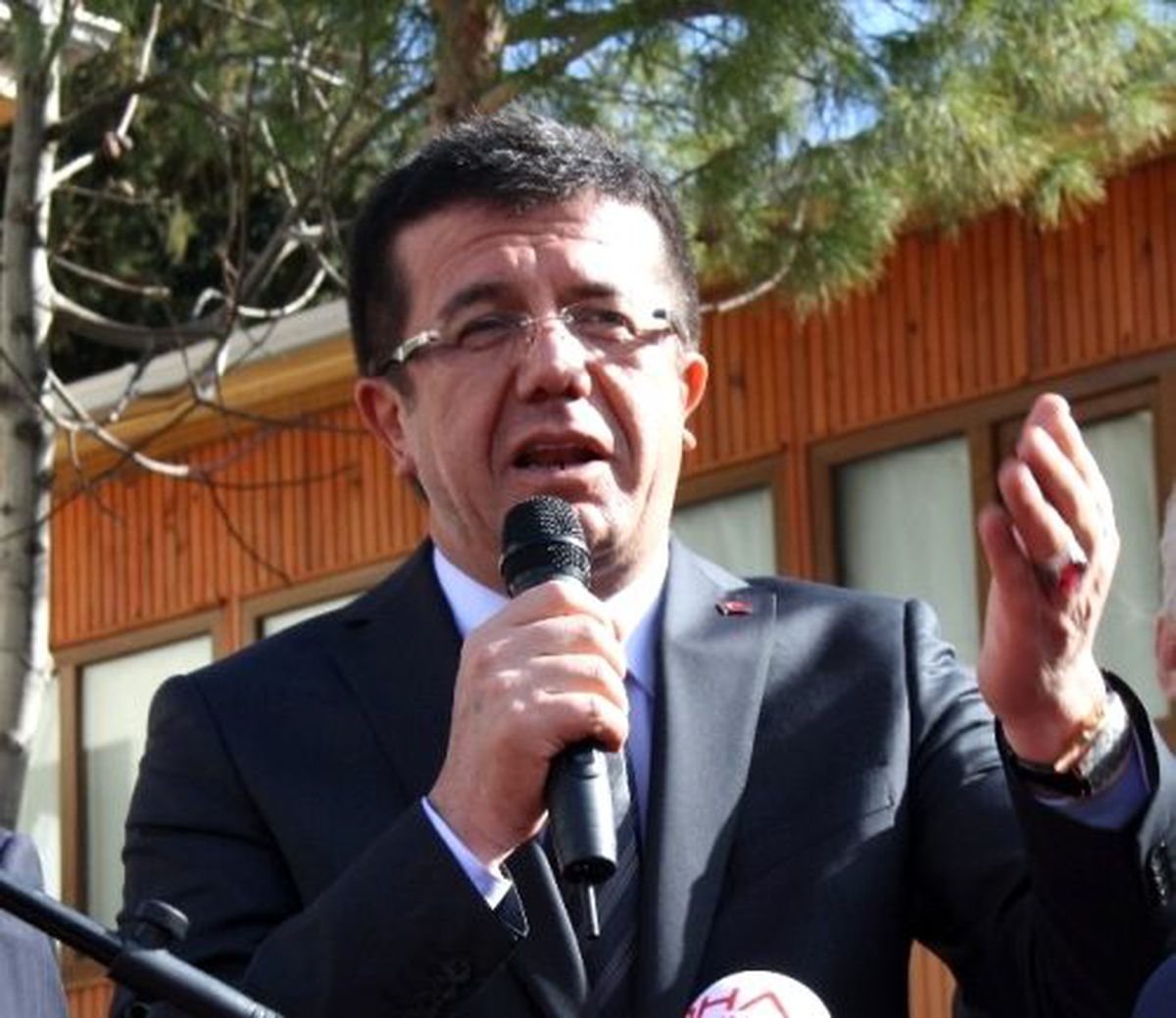 Bakan Zeybekci: Bunlar Çullandı, Milletin Başına