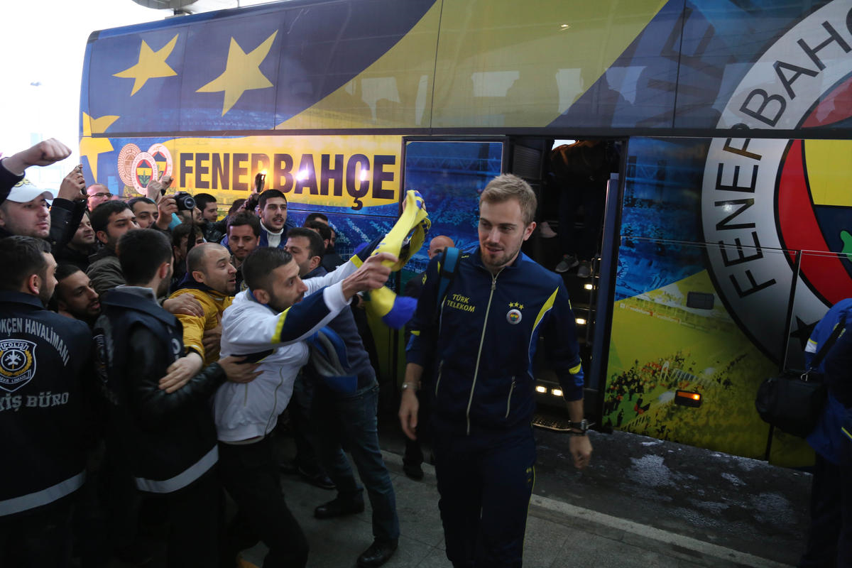 Fenerbahçe\'ye Coşkulu Uğurlama
