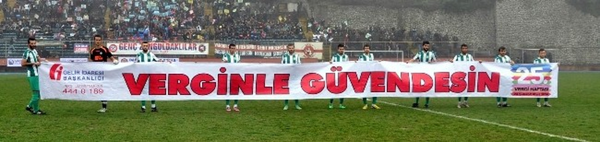 Futbolculardan Anlamlı Pankartlar