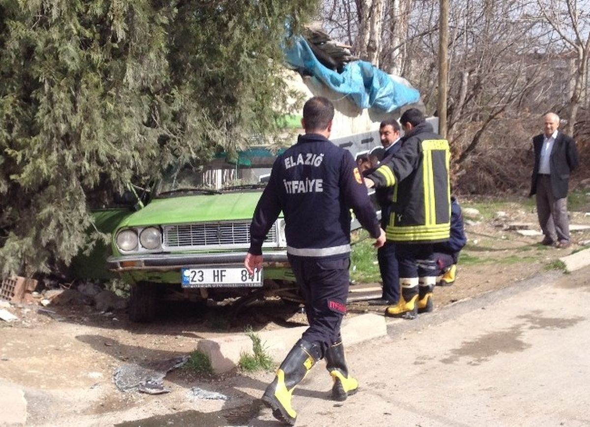 İki Otomobil Çarpıştı: 3 Yaralı