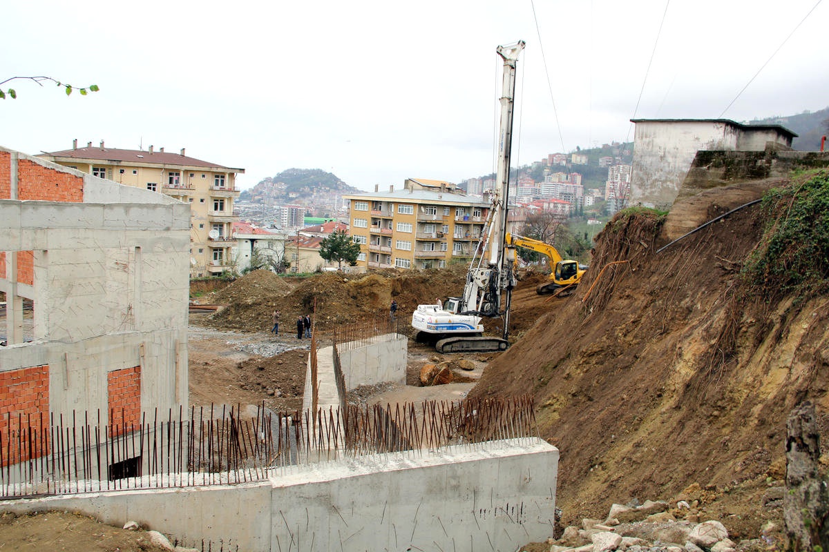 İnşaatın Zemin Kaymasına Yol Açtığı İddiası