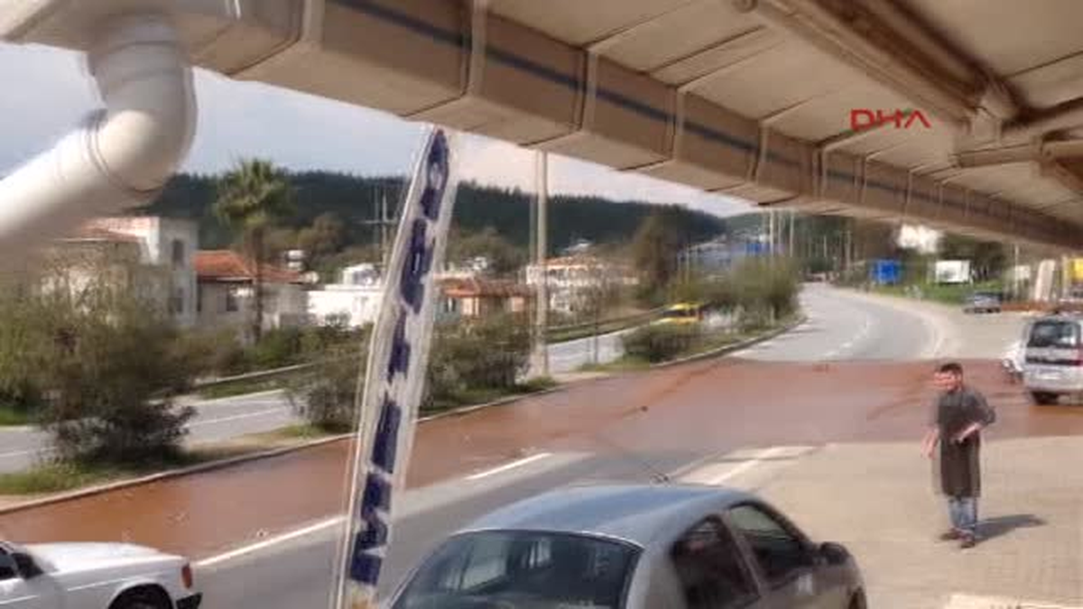 İsale Hattı Patladı, Evleri Su Bastı