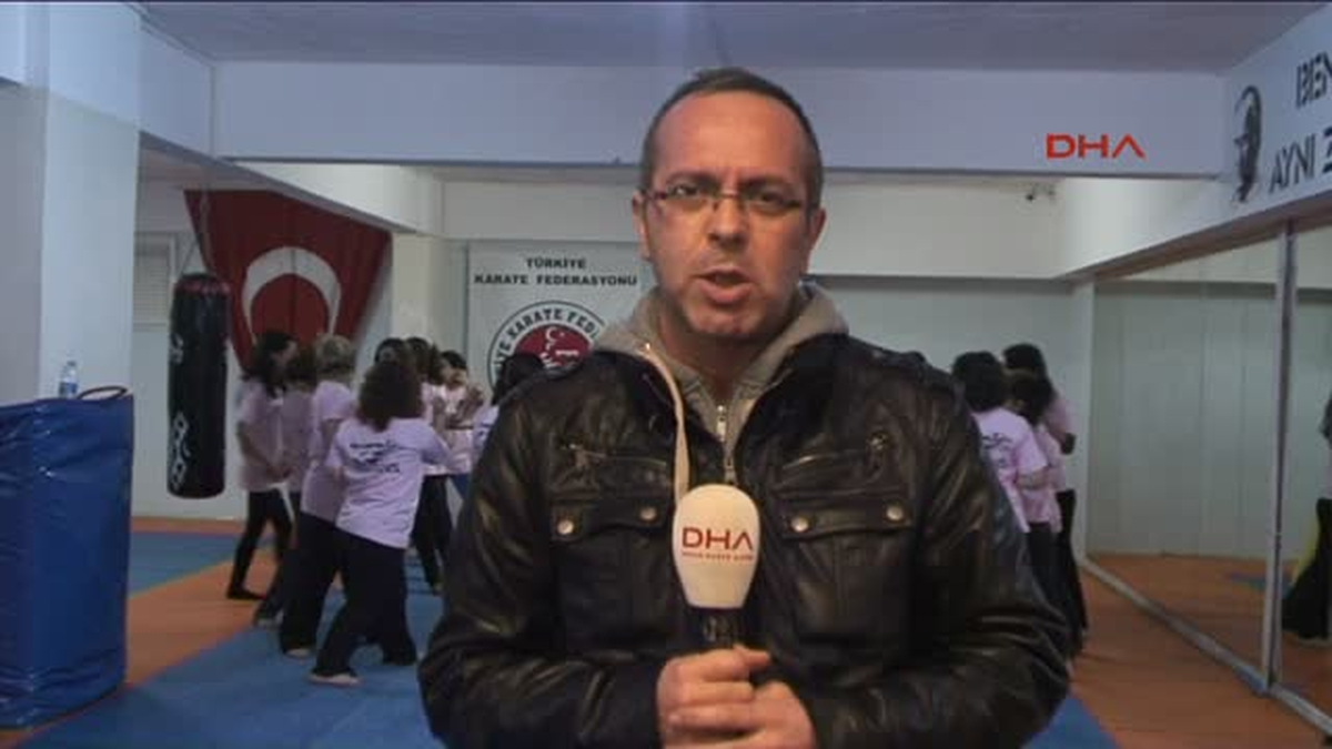 Kadınlar Şiddetten Korunmak İçin Karate Öğreniyor
