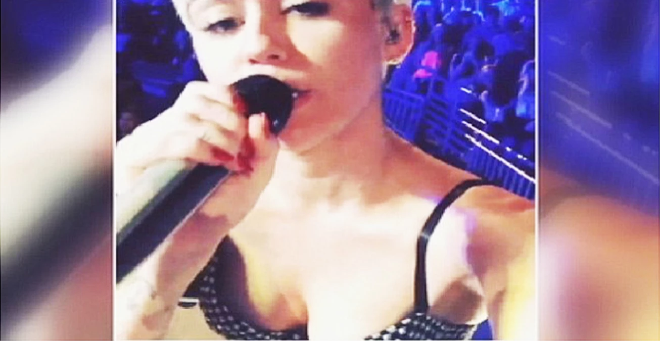 Miley Cyrus Konserinde Selfie Videosu Çekti