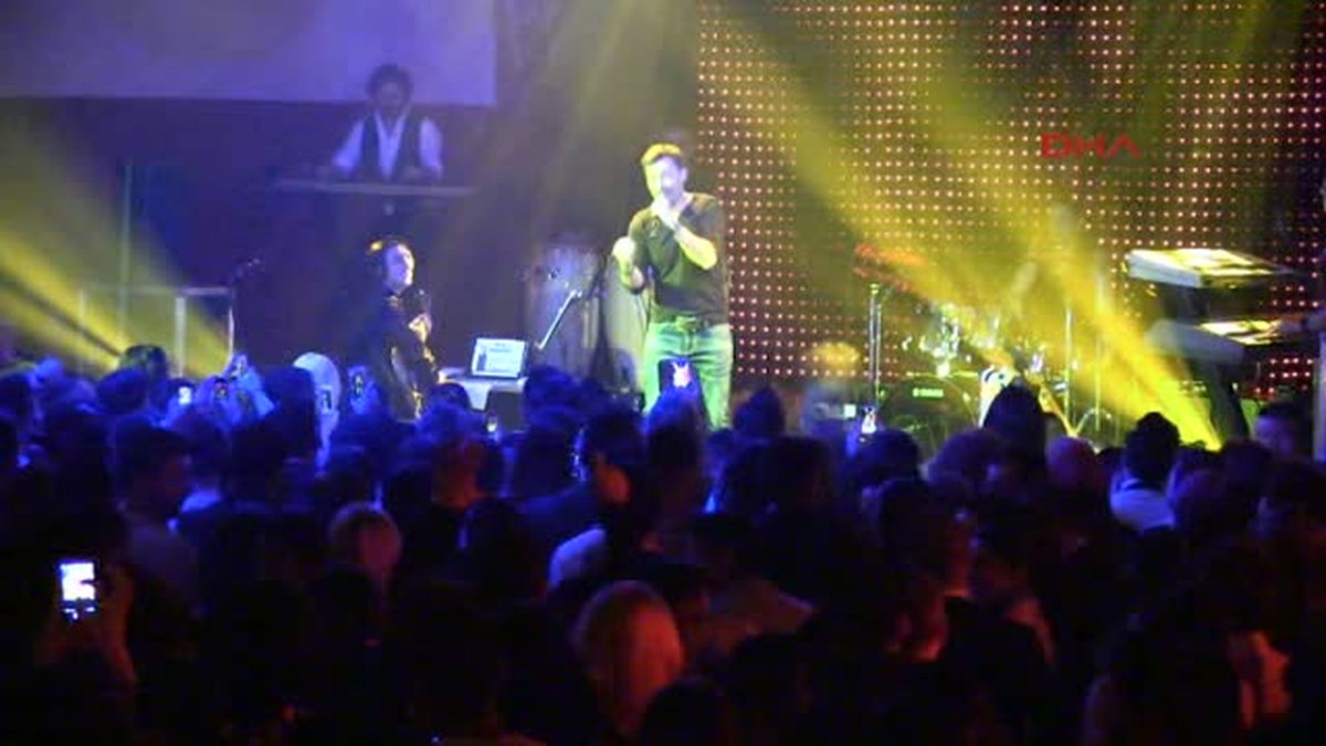 Mustafa Sandal Bochum\'da Konser Verdi