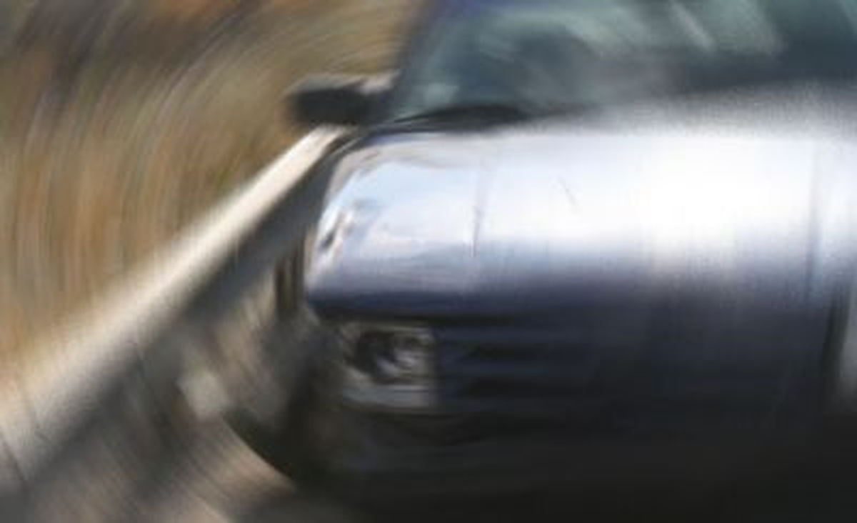 Park Halindeki 6 Otomobilin Camları Kırıldı