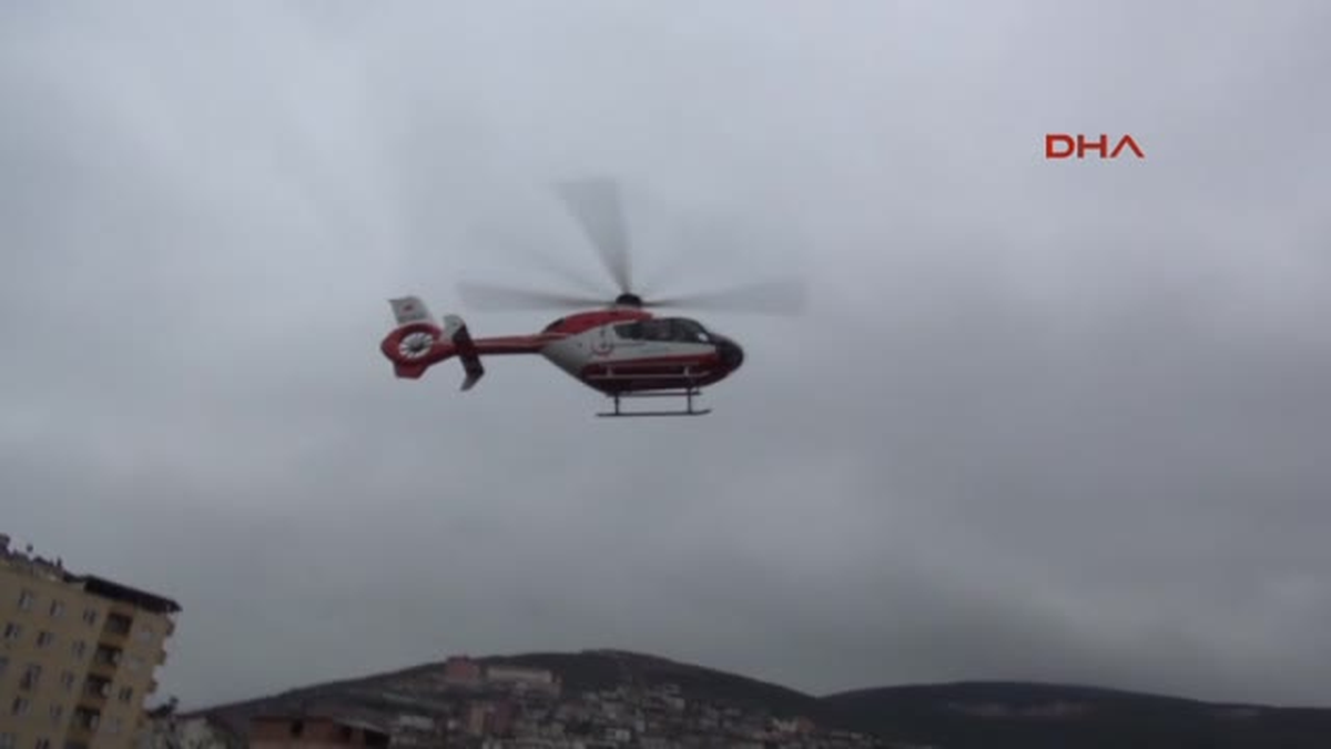 Sahaya Ambulans Helikopter İndi, Maç Geç Başladı