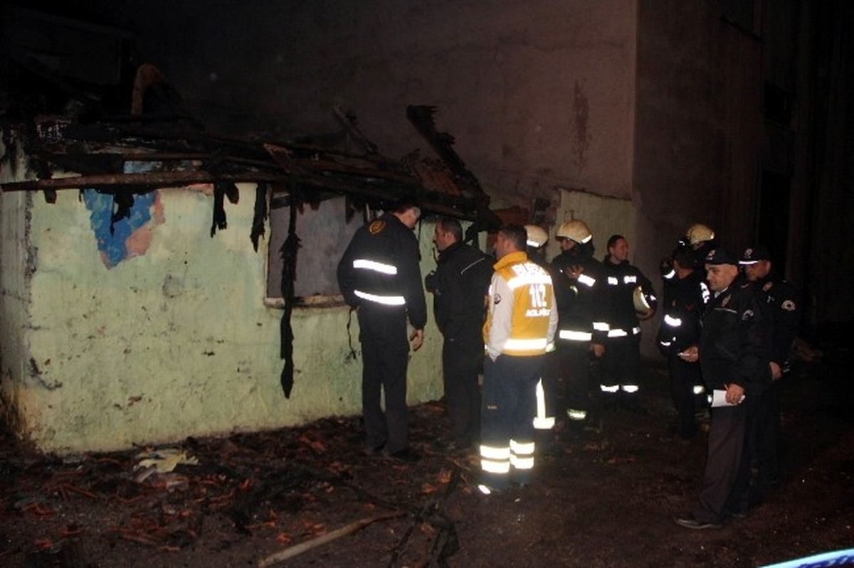 Sığındığı Metruk Binada Yanarak Öldü
