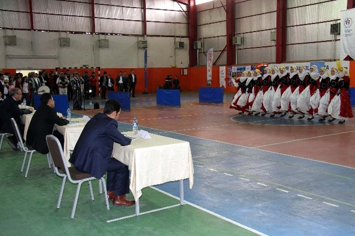 Van\'da Halk Oyunları Yarışması