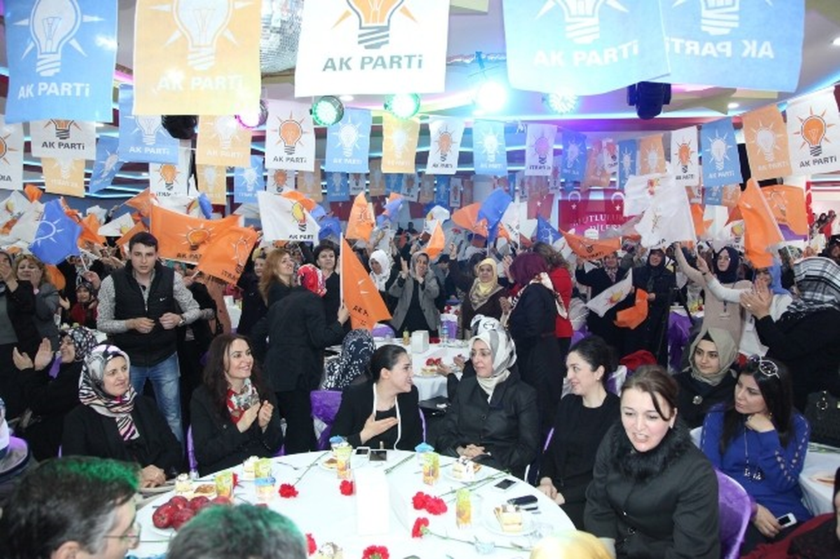 Yahyalılı Bayanlardan Esat Öztürk\'e Büyük Destek
