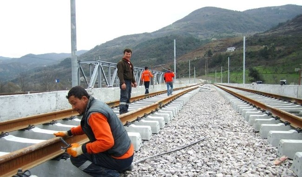Yeni Köprüde Raylar Döşeniyor
