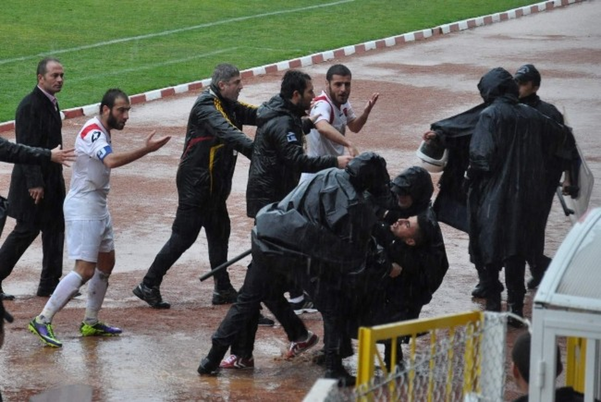 Yimpaş Yozgatspor-Gölcükspor Maçında Kavga
