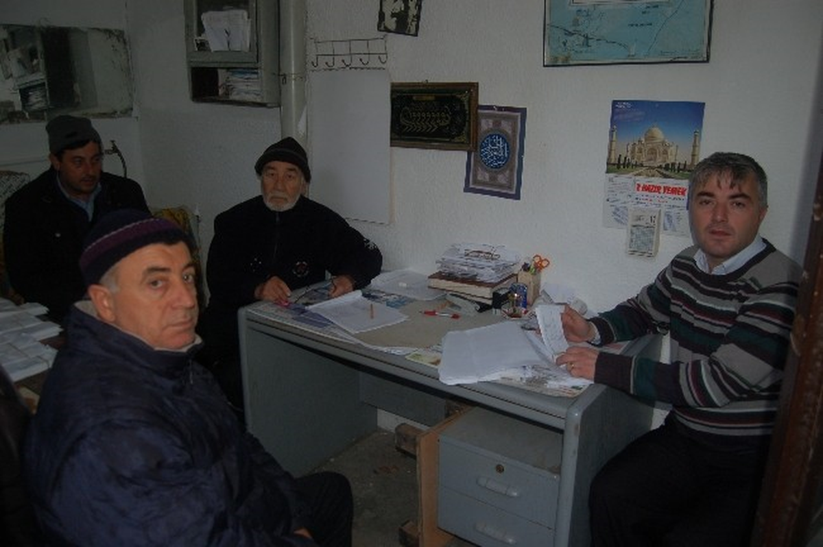 79 Yaşındaki Muhtar Yoğun Mesaide