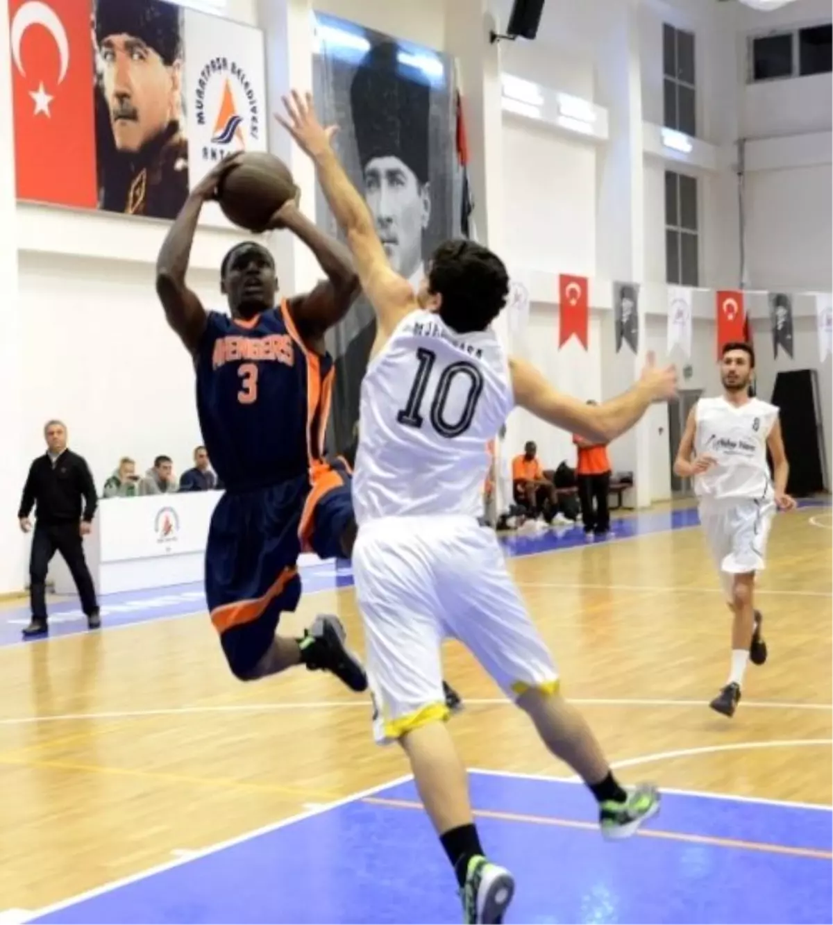 ABD Askerleri, Muratpaşalı Sporcularla Basketbol Maçı Yaptı