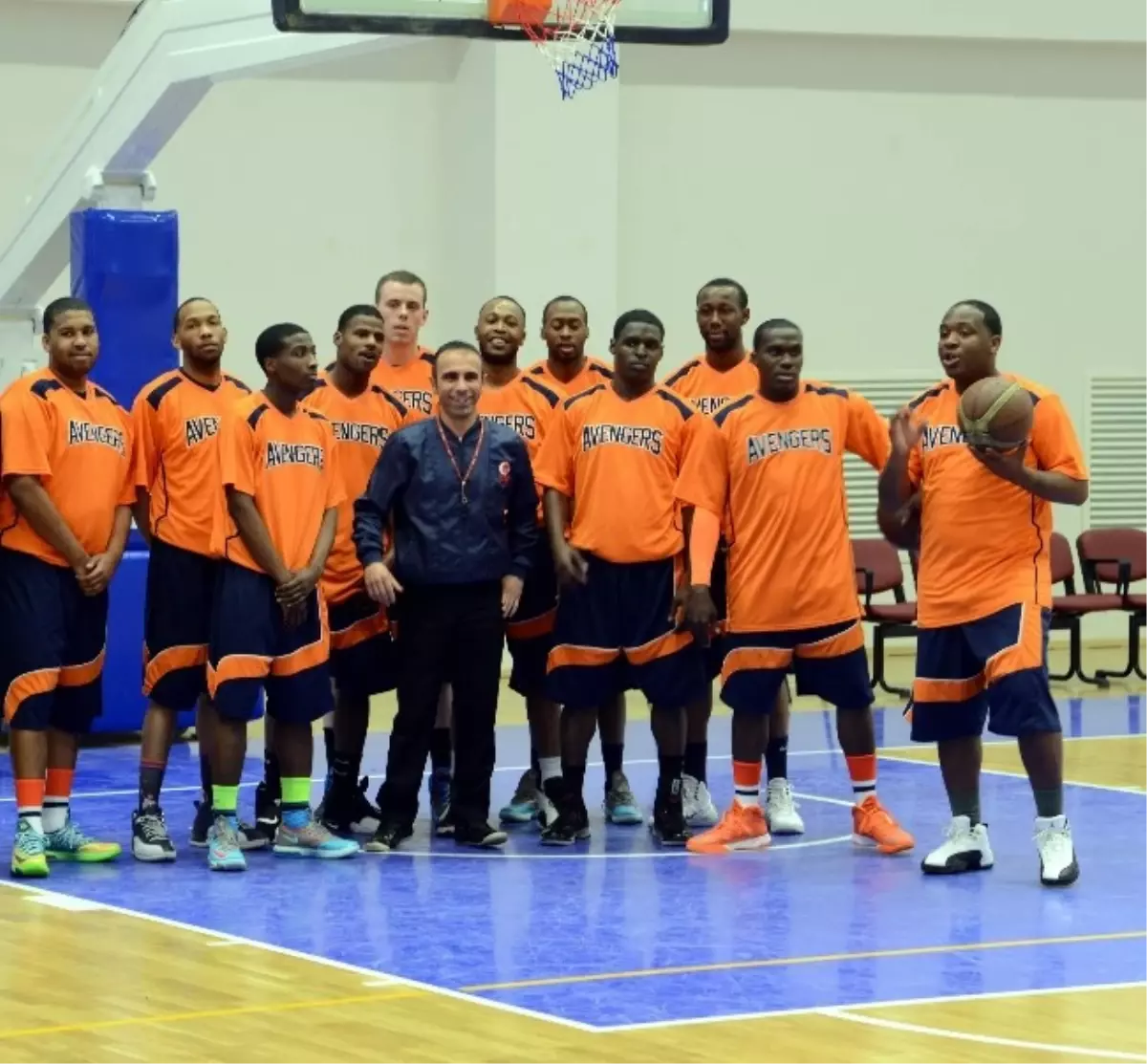 ABD Askerleri, Muratpaşa Belediyespor Basketbol Takımıyla Dostluk Maçı Yaptı