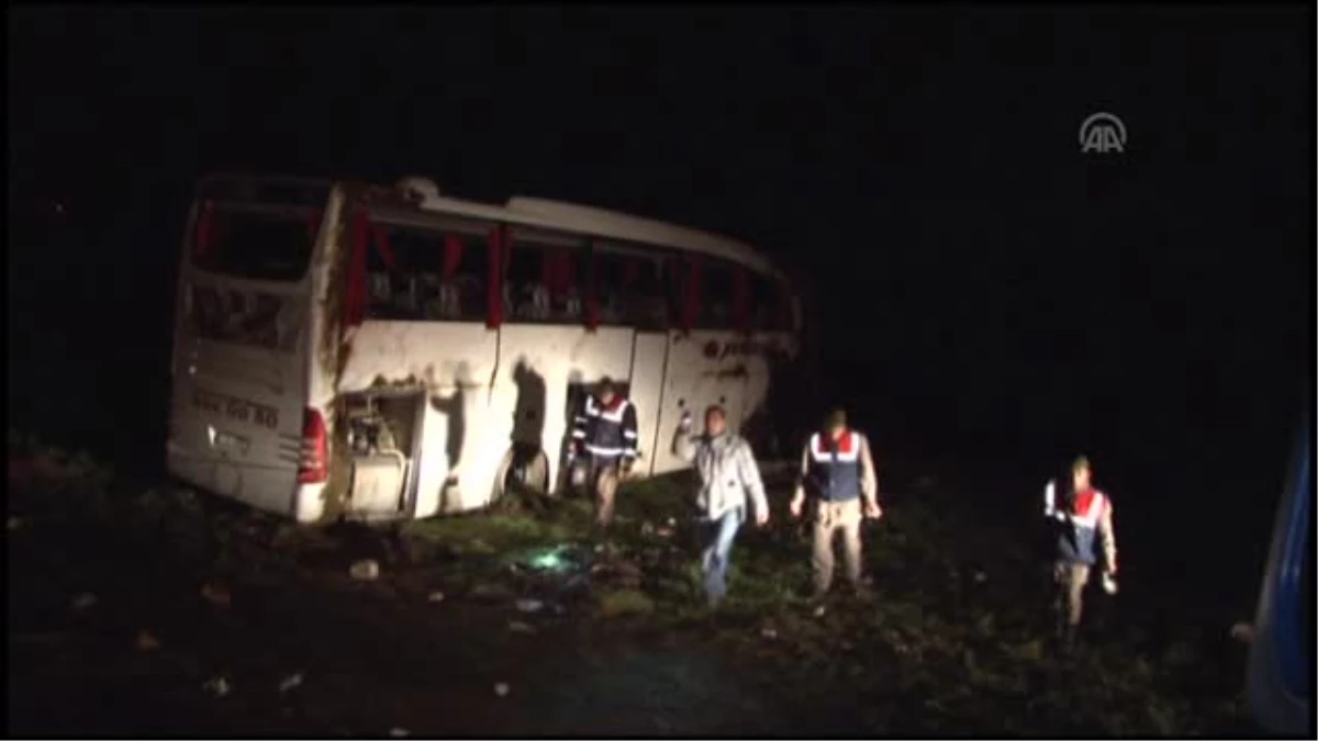 Afyonkarahisar\'da Trafik Kazası: 1 Ölü, 23 Yaralı