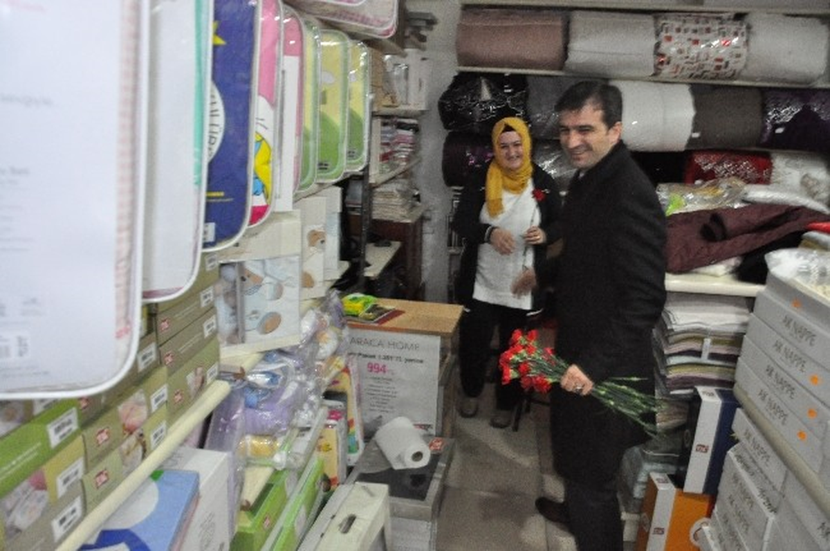 AK Parti Akçakoca Başkan Adayı Cüneyt Yemenici, Kadın Esnafların Kadınlar Günü Kutladı