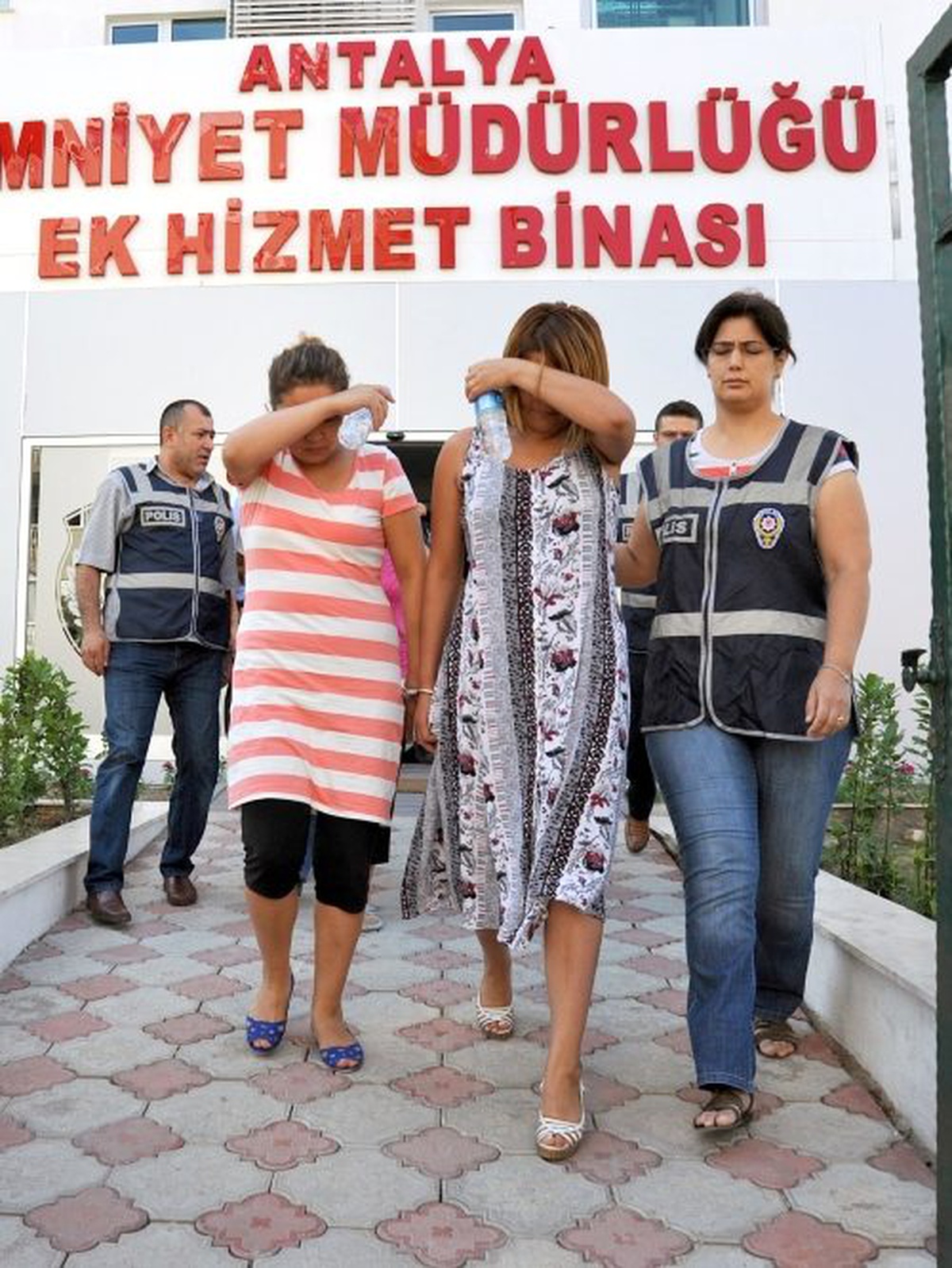 Antalya\'da Fuhuş Operasyonu