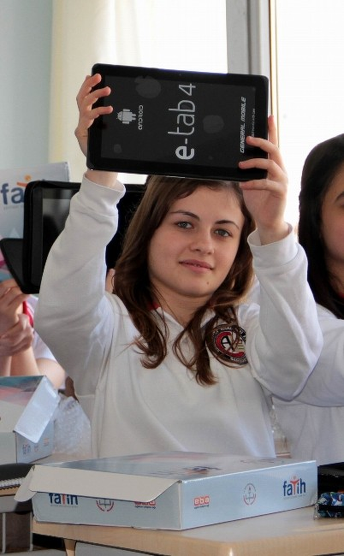 Trabzon\'da Öğrenci ve Öğretmenlere Tablet Dağıtıldı