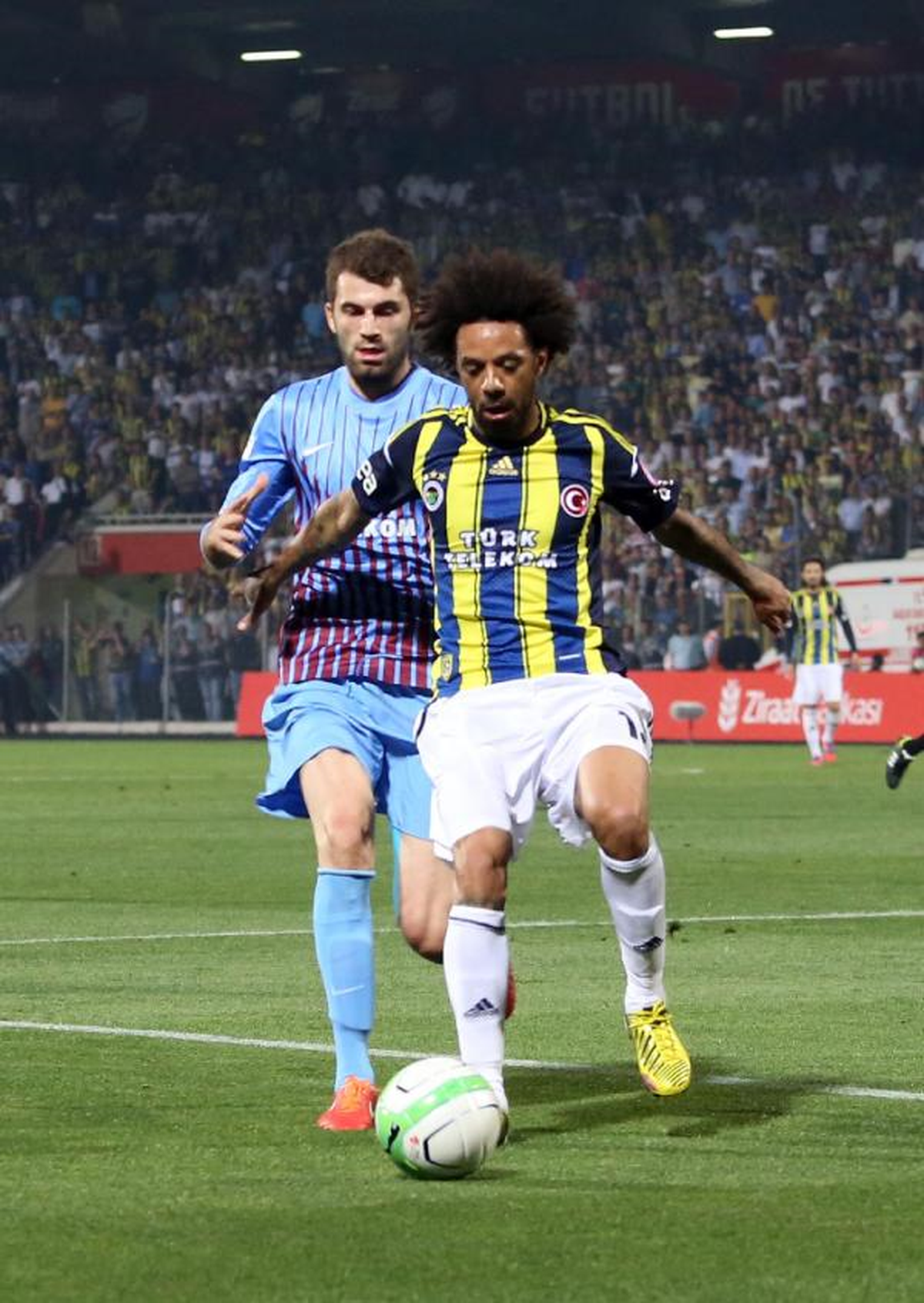 Trabzonspor ve Fenerbahçe Takımları Statta Bekletiliyor
