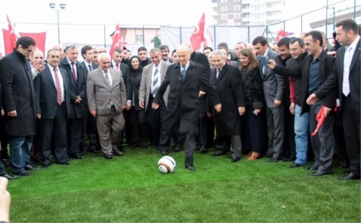 Bahçeli, Spor Salonu Tesislerini Açtı