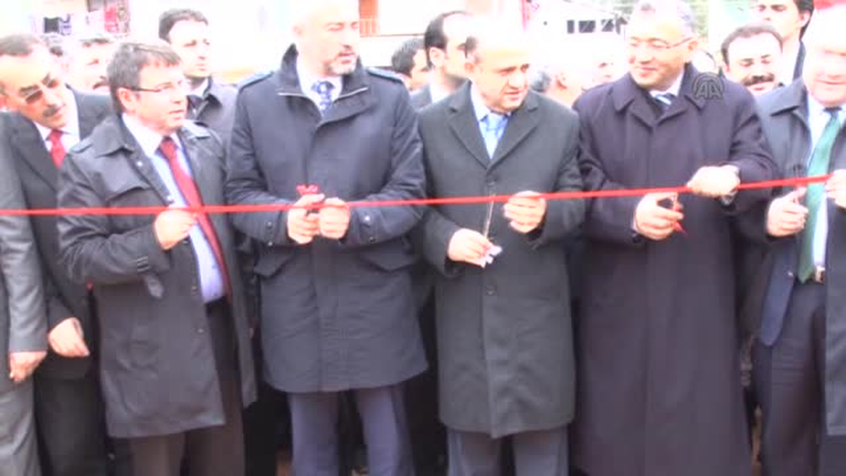 Bakan Işık: "Siyasete ve demokrasiye operasyon" -