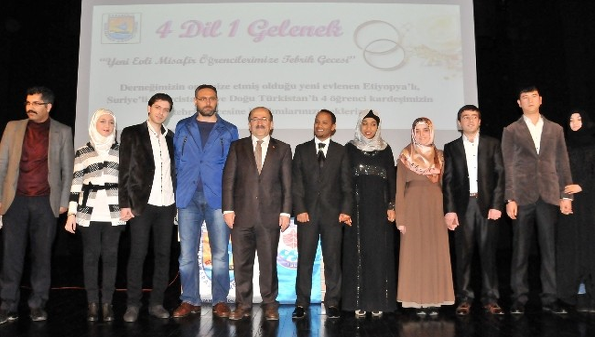 Başkan Gümrükçüoğlu Yabancı Uyruklu Yeni Çiftlerin Mutluluklarına Ortak Oldu
