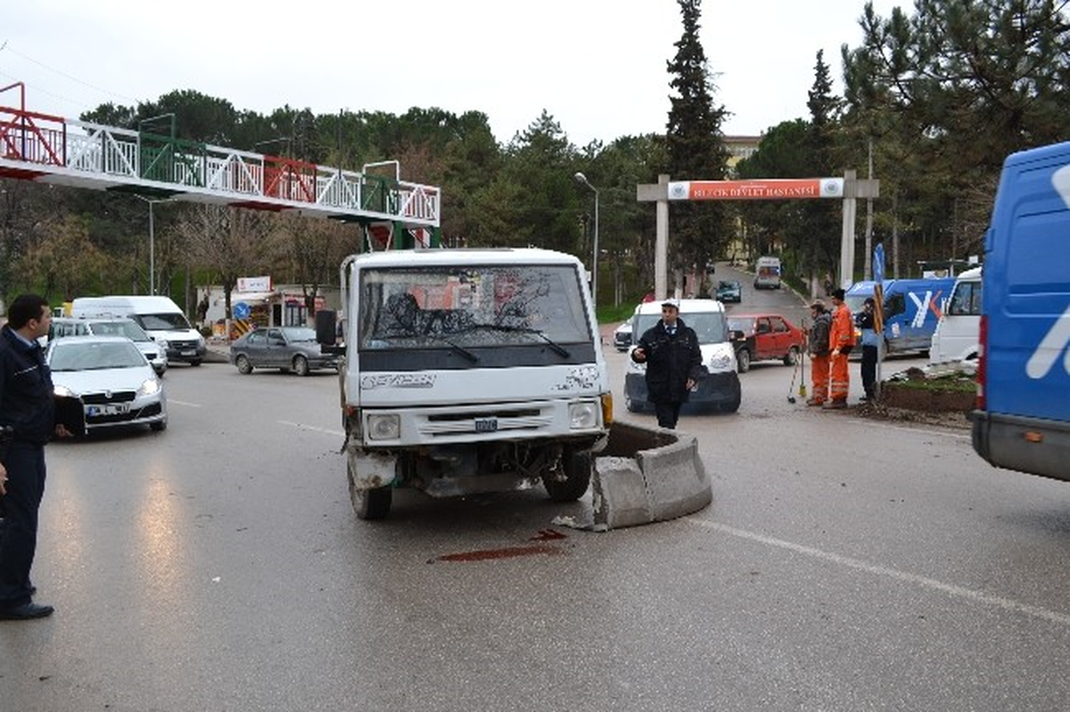 Bilecik\'te Trafik Kazası, 3 Yaralı