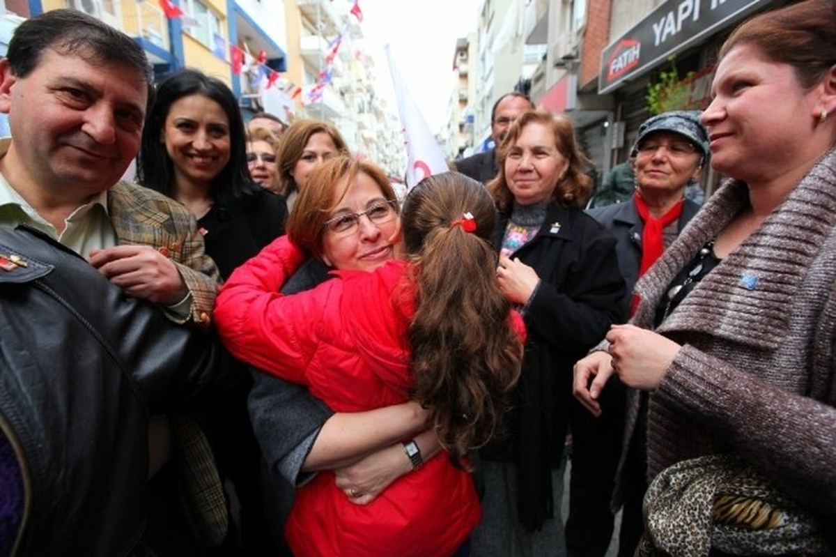 CHP\'li Pektaş, Bir Günde 10 Seçim Ofisi Birden Açtı