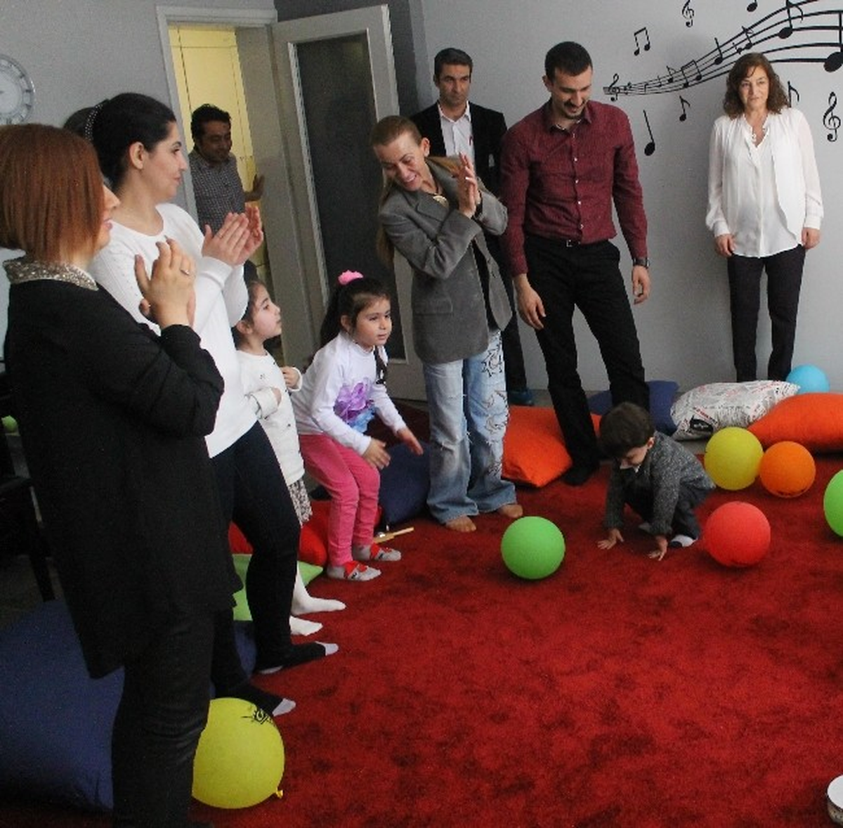 Çocuklar Müzik ve Ritmle Sağ Beyinlerini Geliştiriyor