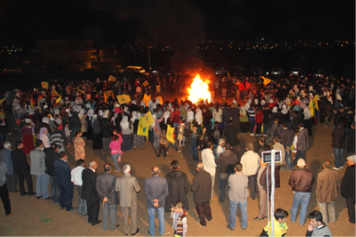Diyarbakır\'da Newroz Ateşi
