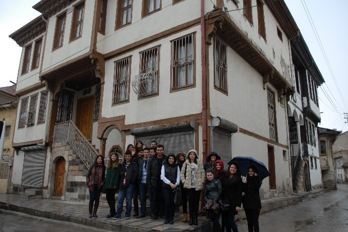 Eczacı Adayı Öğrenciler Bolvadin\'in Tarihi ve Turistik Mekanlarını Gezdi