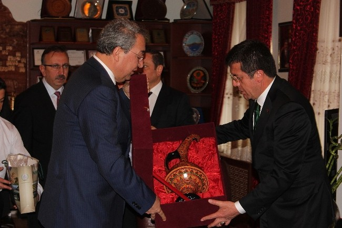 Ekonomi Bakanı Zeybekçi\'den Nevşehir Belediyesi\'ne Ziyaret
