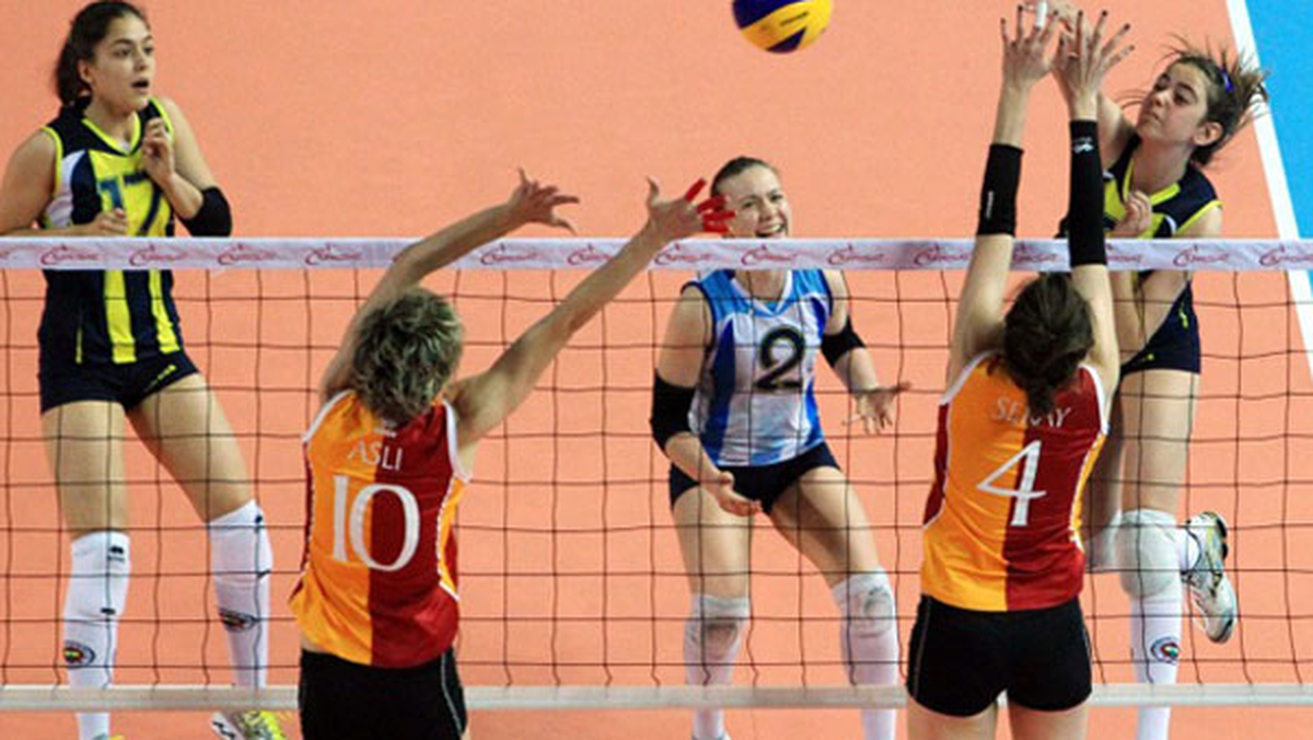Fenerbahçe ve Galatasaray Karşı Karşıya