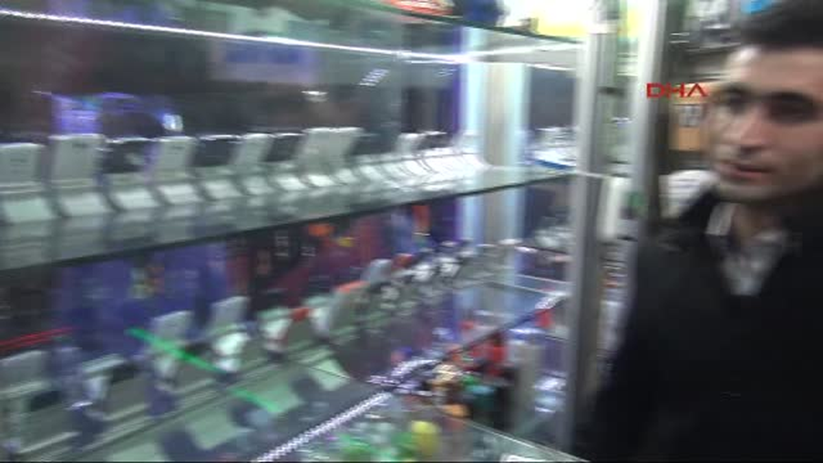 Gaziantep\'te Sadaka Kutusu Hırsızlığı Kamerada