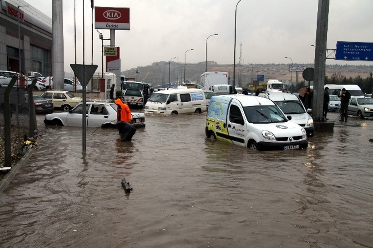 Gaziantep\'te Sel Suları Hayatı Durma Noktasına Getirdi