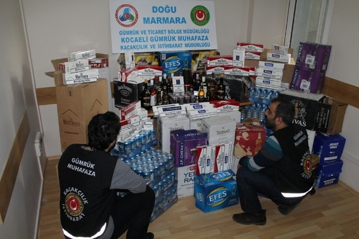 Gemide, 5 Bin 900 Paket Kaçak Sigara ve Alkollü İçecek Ele Geçirildi