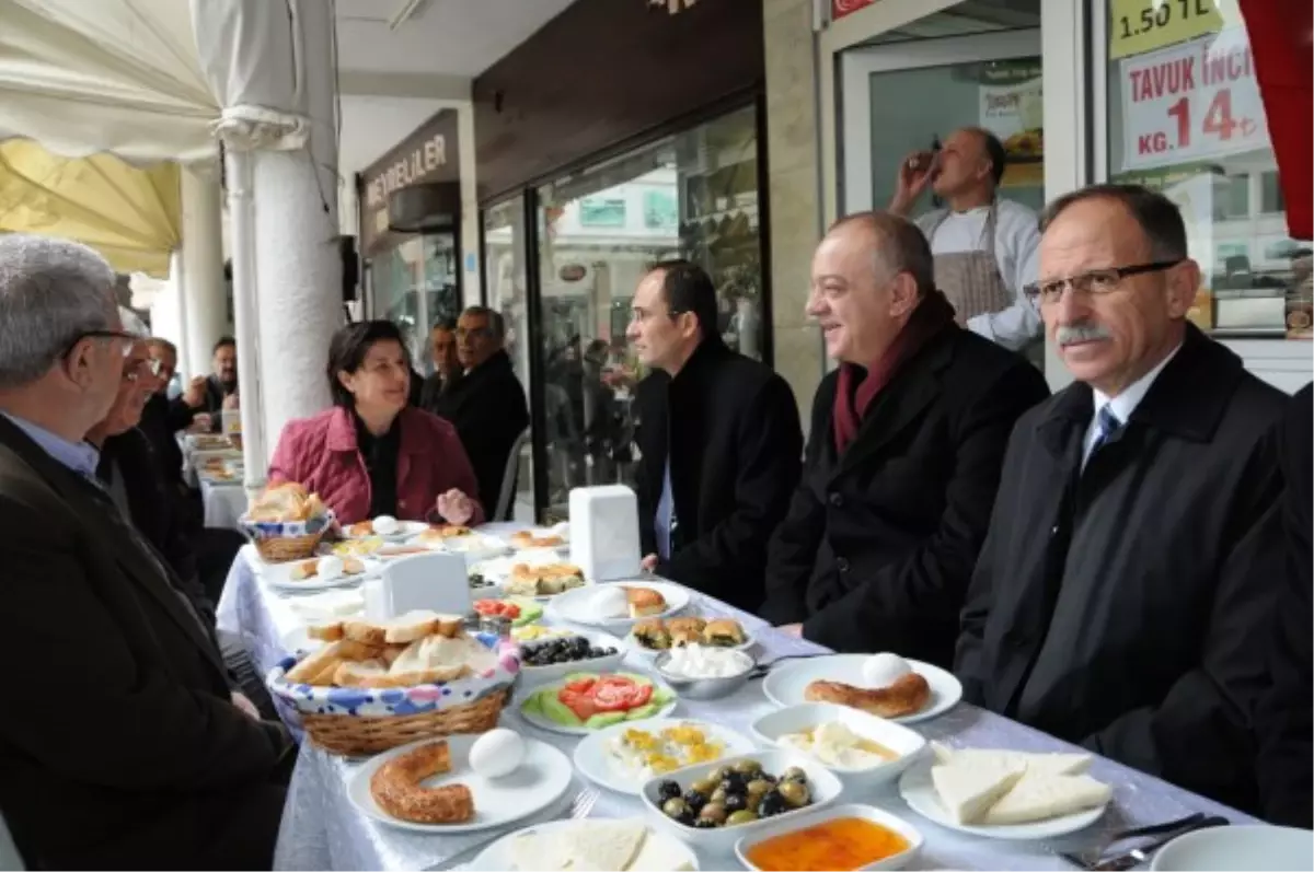 Havuzlu Çarşı Esnafı Ergün\'e Minnettar