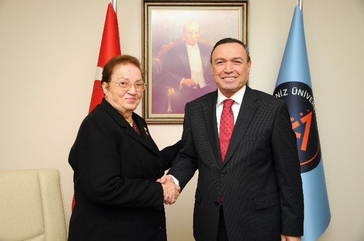 Hayırsever Saime Konca\'dan Aü\'ye Anlamlı Bağış