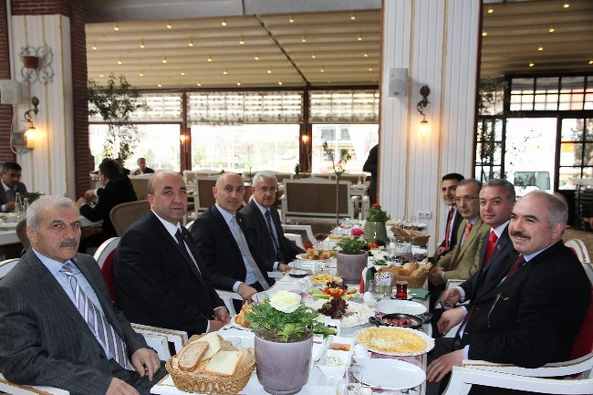 Hkü Öğretmenlerle Kahvaltıda Bir Araya Geldi