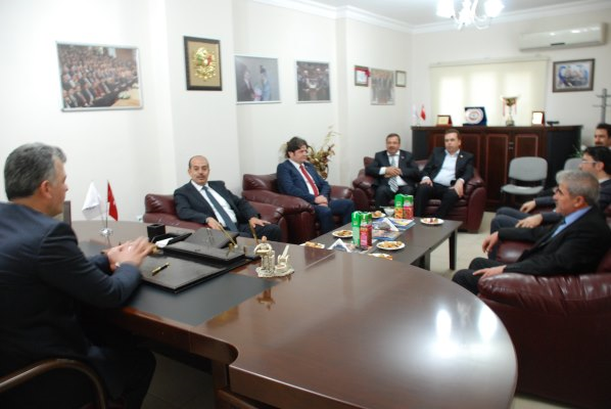 Osmaniye İl Dernekler Müdürü Gizlice TÜMSİAD\'ı Ziyaret Etti